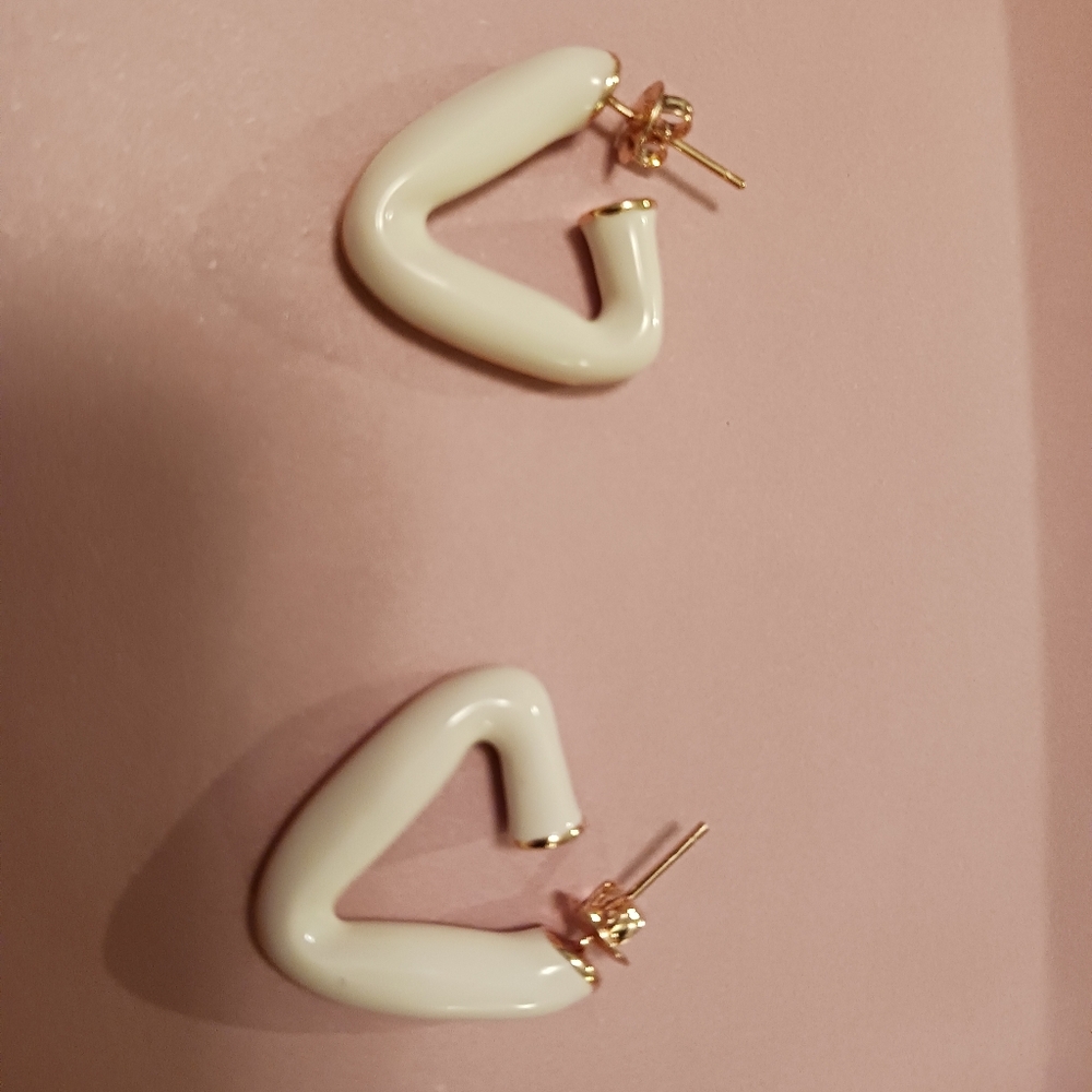 BOTTEGA VENATA Elegant Cream Hoop Earrings NO BOX EXCELLENT CONDITION MADE Italy